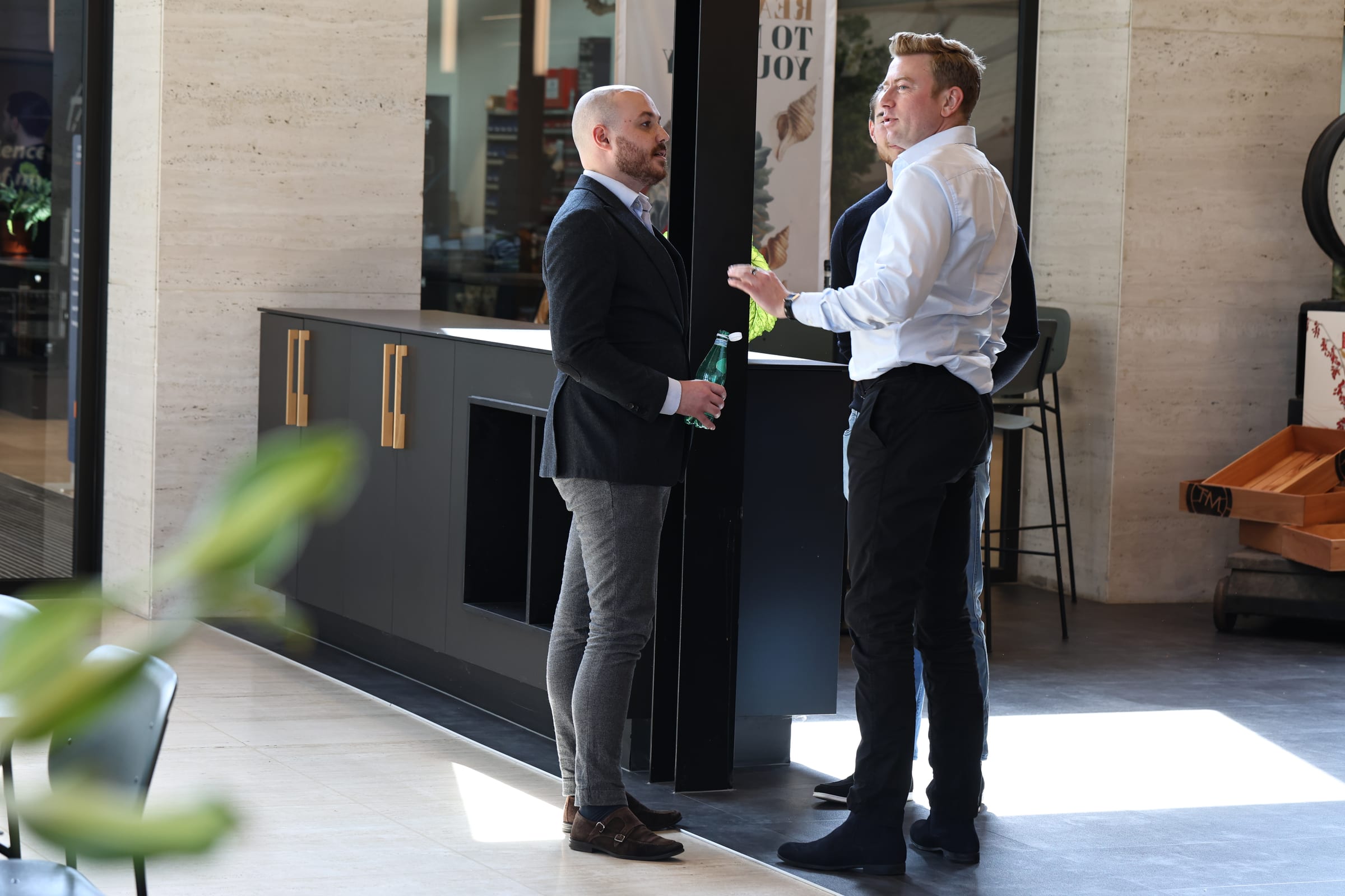 Informeel gesprek op het kantoor van IXTE